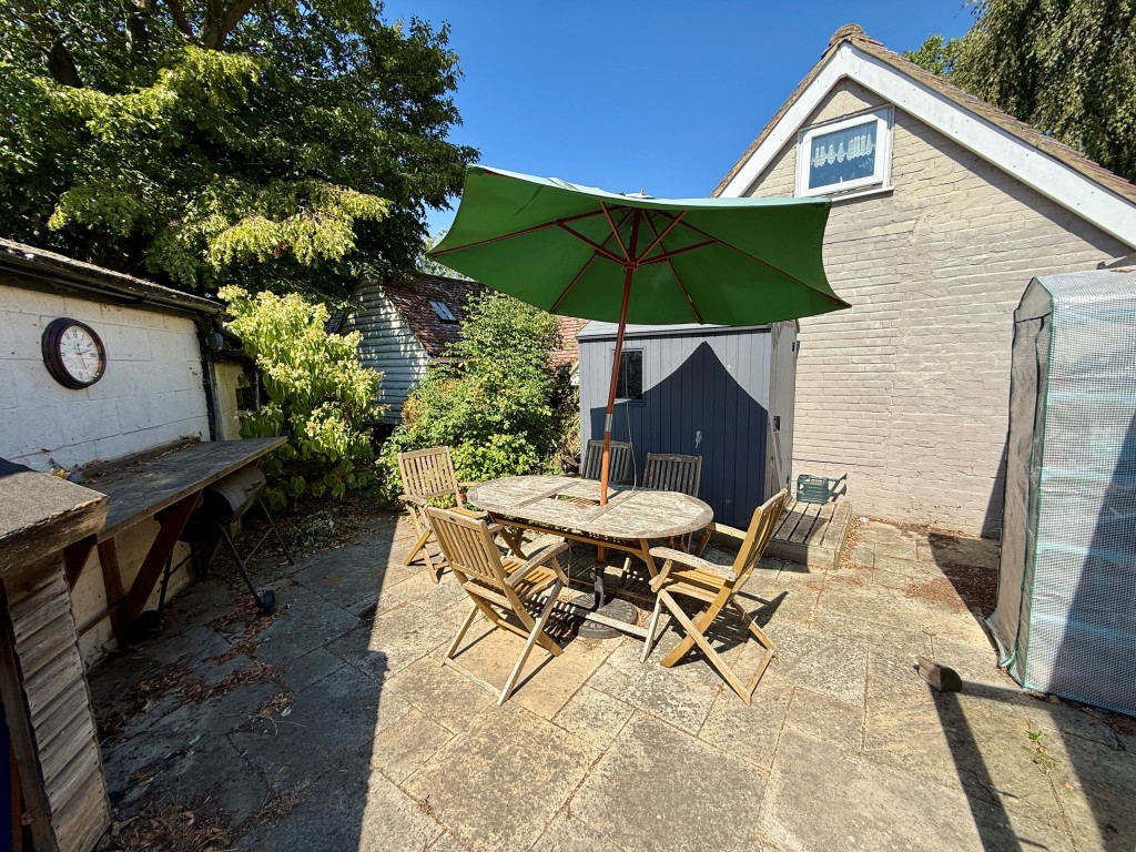 Lot: 224 - DETACHED COTTAGE FOR REFURBISHMENT - Patio